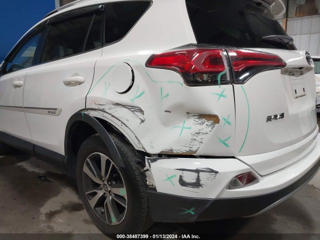 Toyota Rav4 Xle 2018 JTMWFREV3JJ746200 Image 6