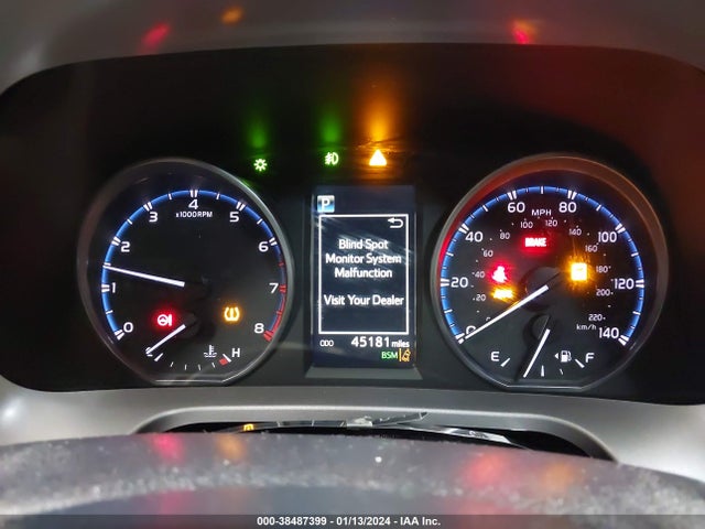 Toyota Rav4 Xle 2018 JTMWFREV3JJ746200 Image 7