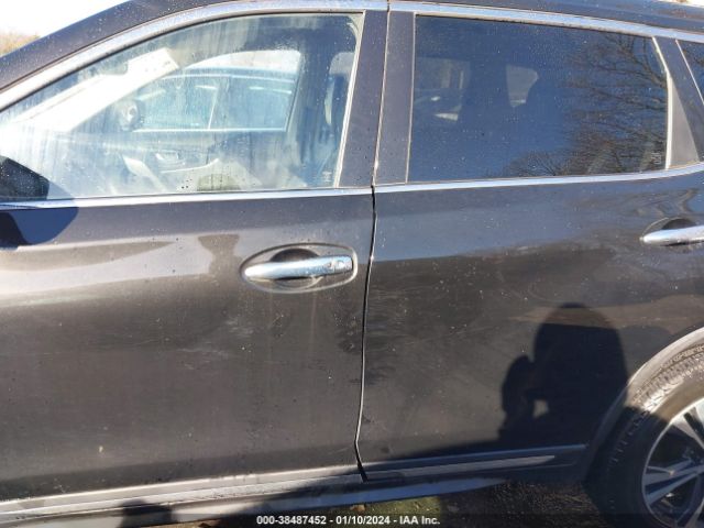 JN8AT2MV7JW316995 Nissan Rogue Sl