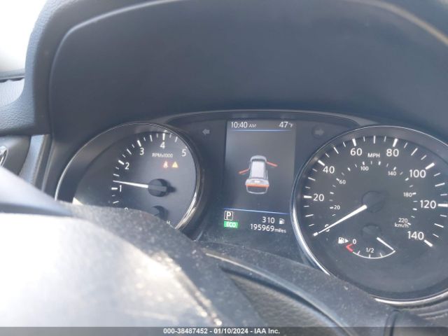 JN8AT2MV7JW316995 Nissan Rogue Sl