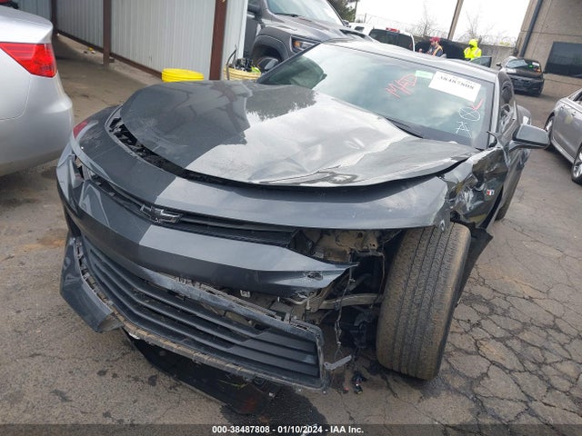 Chevrolet Camaro 1lt 2018 1G1FB1RX4J0113227 Image 2