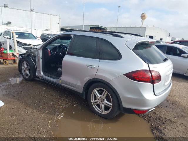 2012 PORSCHE CAYENNE WP1AB2A22CLA40687 Photo 2