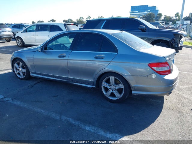 2010 MERCEDES-BENZ C 300 LUXURY/SPORT VIN: WDDGF5EB2AR096978