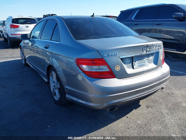 2010 MERCEDES-BENZ C 300 LUXURY/SPORT VIN: WDDGF5EB2AR096978