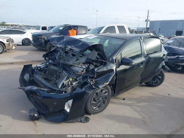 Toyota Prius C Two 2015 JTDKDTB30F1580360 Image 2