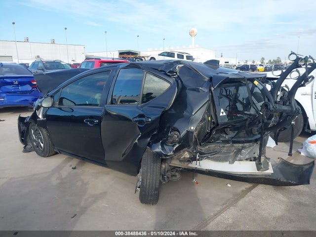 Toyota Prius C Two 2015 JTDKDTB30F1580360 Image 3