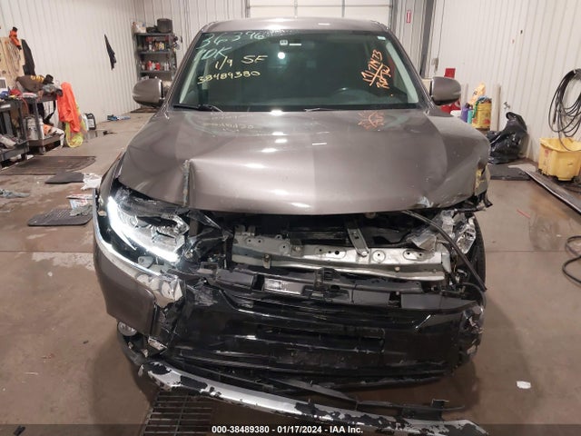 JA4AZ3A38HZ042096 Mitsubishi Outlander Se