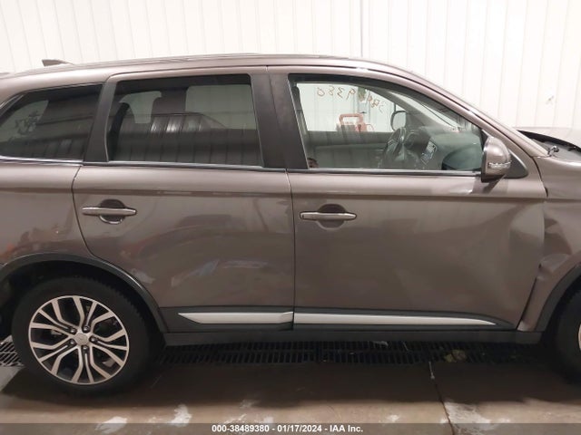 JA4AZ3A38HZ042096 Mitsubishi Outlander Se