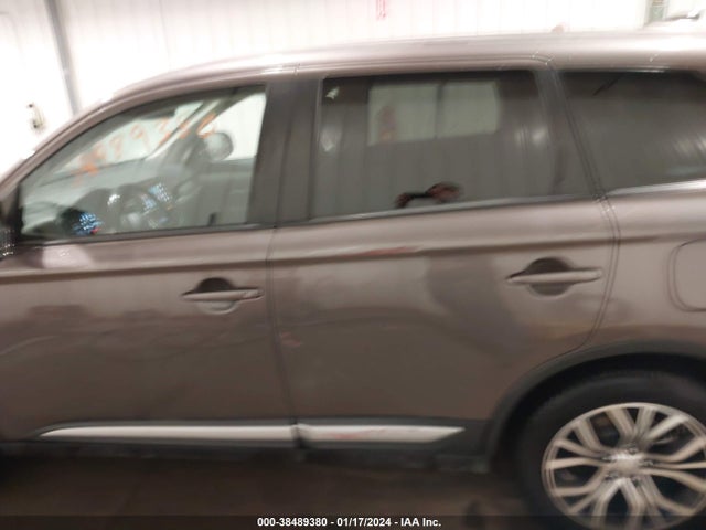 JA4AZ3A38HZ042096 Mitsubishi Outlander Se