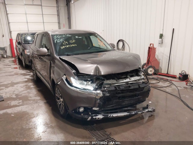 JA4AZ3A38HZ042096 Mitsubishi Outlander Se