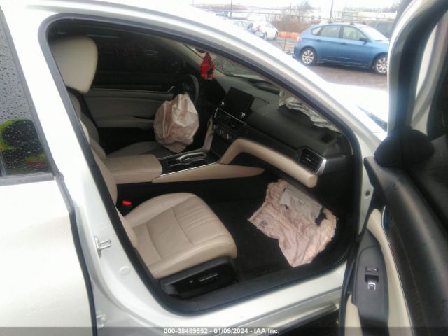 1HGCV2F91JA016012 Honda Accord Touring 2.0t