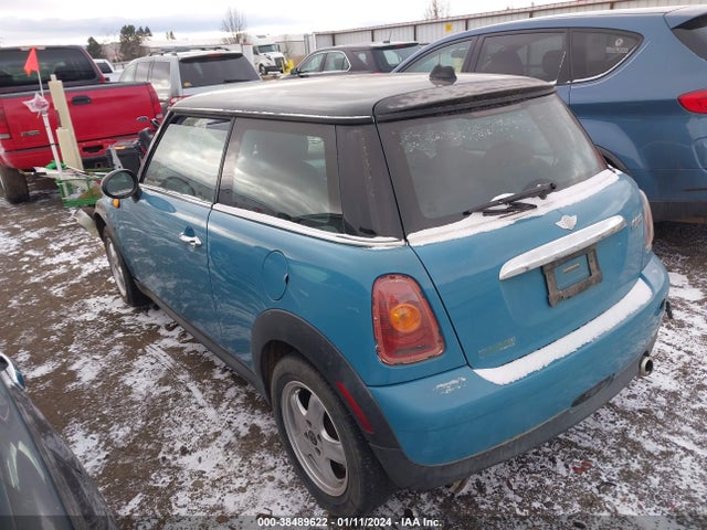 2007 MINI COOPER WMWMF33557TL68673 Photo 2