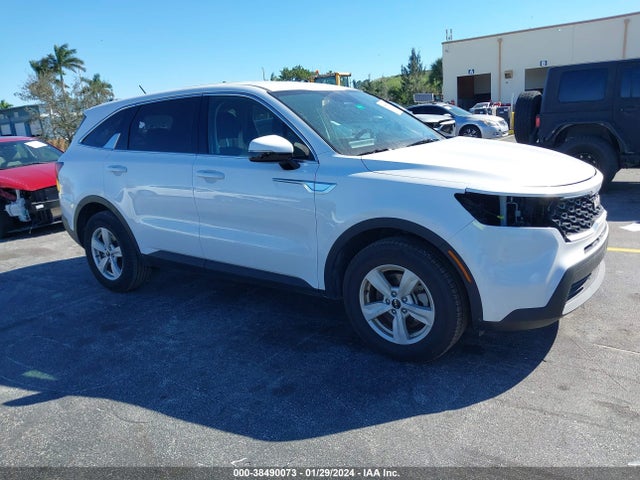 KIA SORENTO LX 2022 5XYRG4LC7NG107130 Image 1