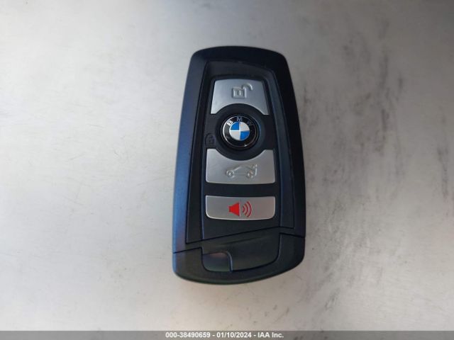 WBA8A9C32HK864264 BMW 320i