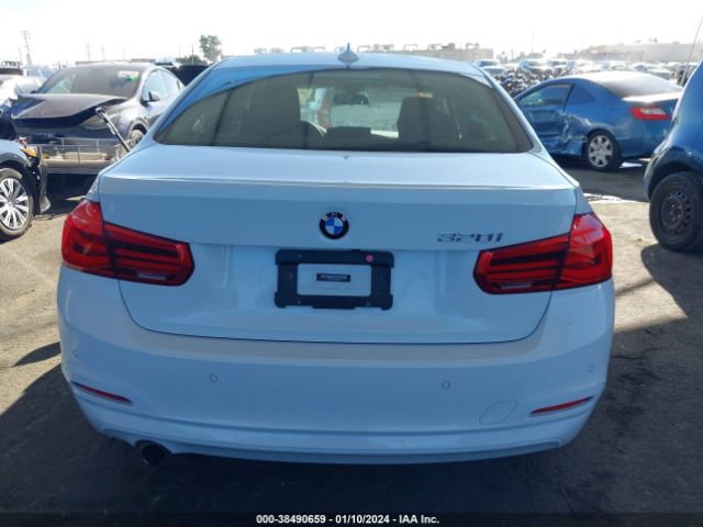 WBA8A9C32HK864264 BMW 320i