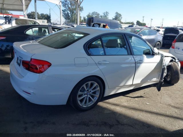 WBA8A9C32HK864264 BMW 320i