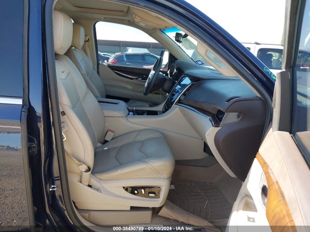 1GYS3BKJ7HR352303 Cadillac Escalade Luxury