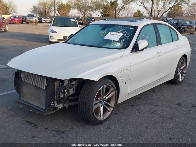 BMW 330e Iperformance 2018 WBA8E1C51JA171592 Image 2