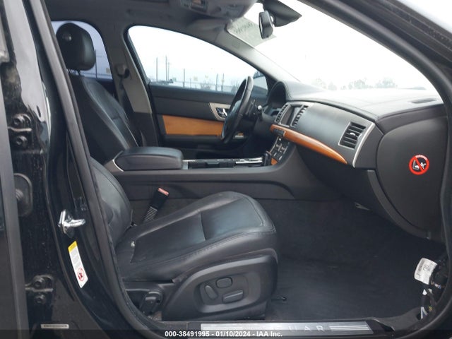 2010 JAGUAR XF SAJWA0FA6AHR59365 Photo 4
