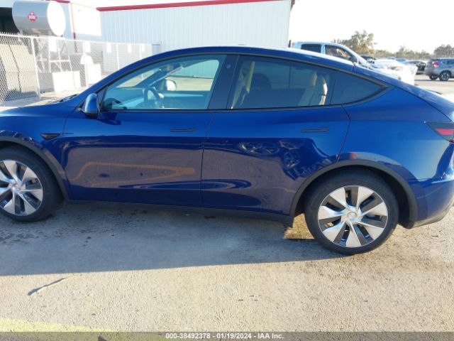 7SAYGAEE2PF663111 Tesla Model Y