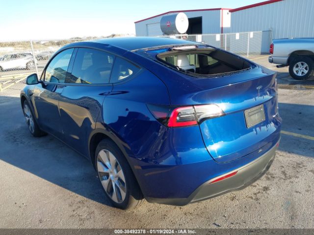 7SAYGAEE2PF663111 Tesla Model Y