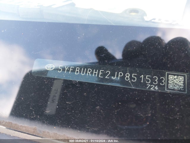 Toyota COROLLA LE 2018 5YFBURHE2JP851533 Image 9