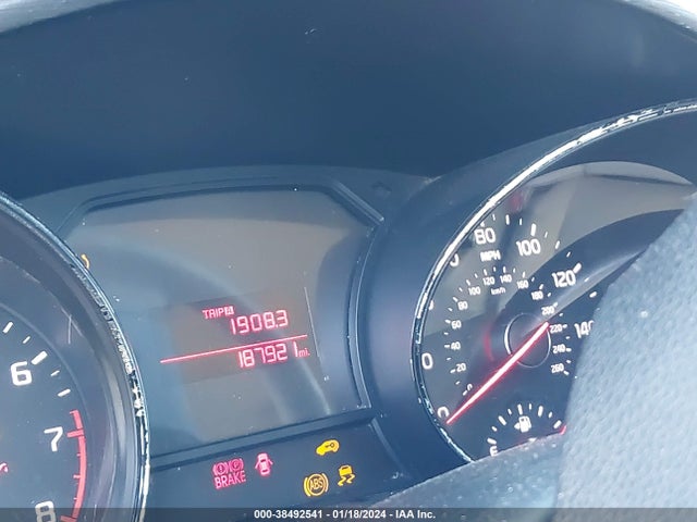 2016 KIA SEDONA LX VIN: KNDMB5C12G6081880