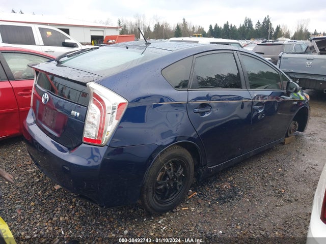 Toyota Prius Two 2014 JTDKN3DU4E1746669 Image 4