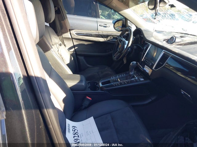 2018 PORSCHE MACAN WP1AA2A52JLB00610 Photo 4