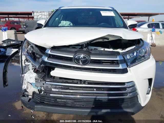 Toyota Highlander Limited Platinum 2017 5TDDZRFH8HS374986 Image 11