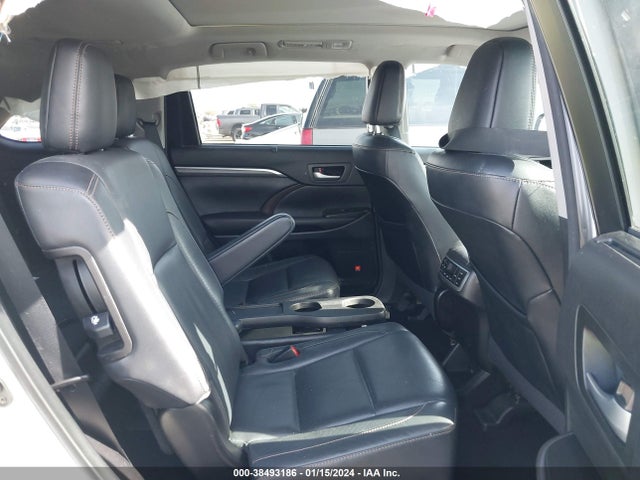 Toyota Highlander Limited Platinum 2017 5TDDZRFH8HS374986 Image 8