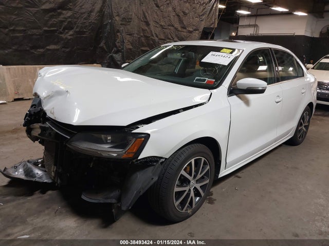 3VWDB7AJ7JM229153 Volkswagen Jetta 1.4t Se/1.4t Wolfsburg Edition