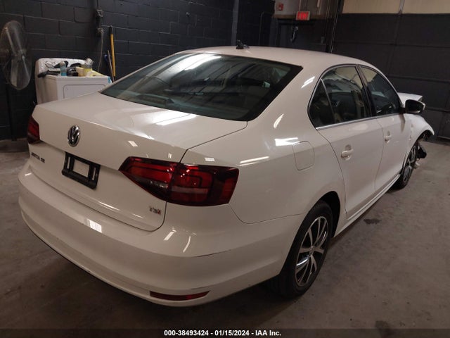 3VWDB7AJ7JM229153 Volkswagen Jetta 1.4t Se/1.4t Wolfsburg Edition