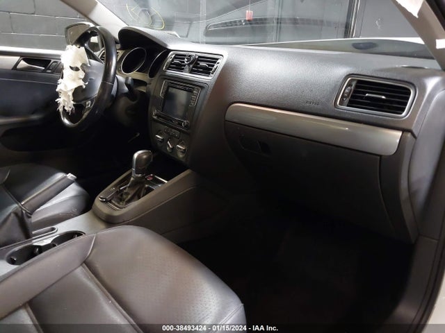 3VWDB7AJ7JM229153 Volkswagen Jetta 1.4t Se/1.4t Wolfsburg Edition