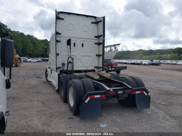2021 FREIGHTLINER CASCADIA 126 3AKJHHDR9MSMS0068 Photo 2