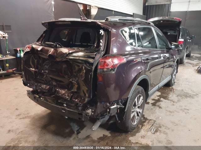 2018 TOYOTA RAV4 XLE VIN: 2T3RFREV6JW743497