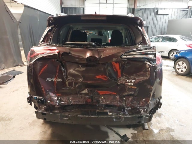 2018 TOYOTA RAV4 XLE VIN: 2T3RFREV6JW743497