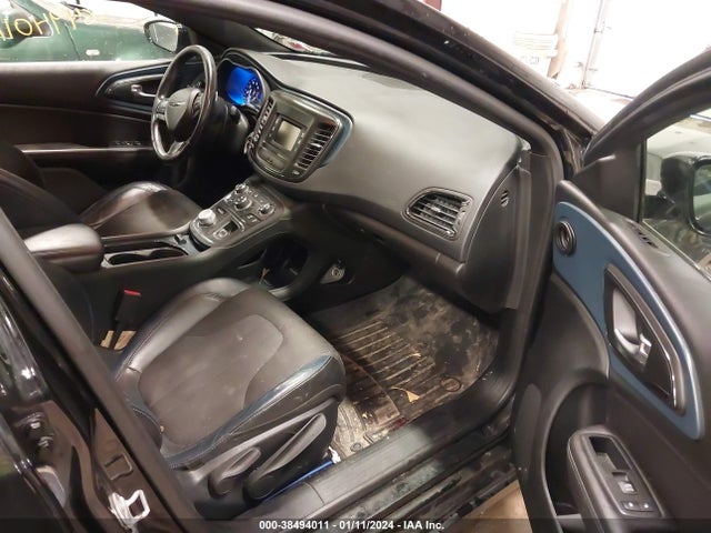 1C3CCCDG3FN627921 Chrysler 200 S