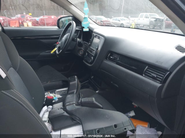 JA4AZ3A32KZ004547 Mitsubishi Outlander Es