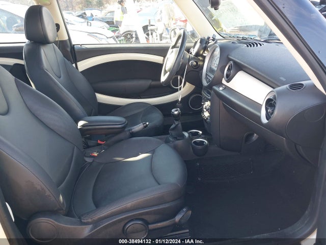2013 MINI CLUBMAN WMWZF3C55DT571290 Photo 4