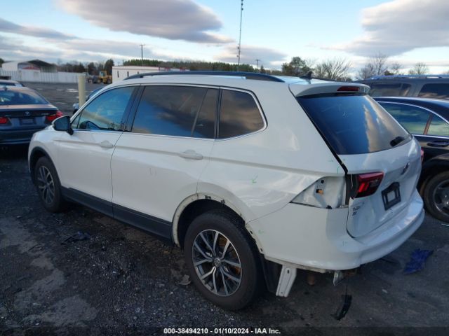 2018 VOLKSWAGEN TIGUAN 3VV3B7AXXJM003645 Photo 2