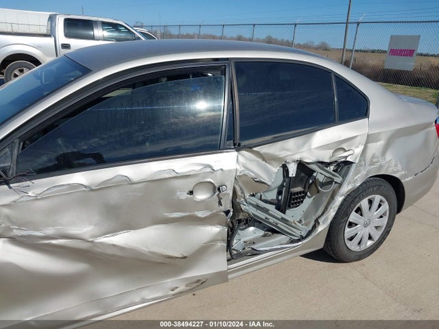 3VW2K7AJ0FM285725 Volkswagen Jetta 2.0l S