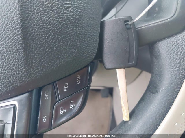 2016 FORD FOCUS SE VIN: 1FADP3K25GL271972