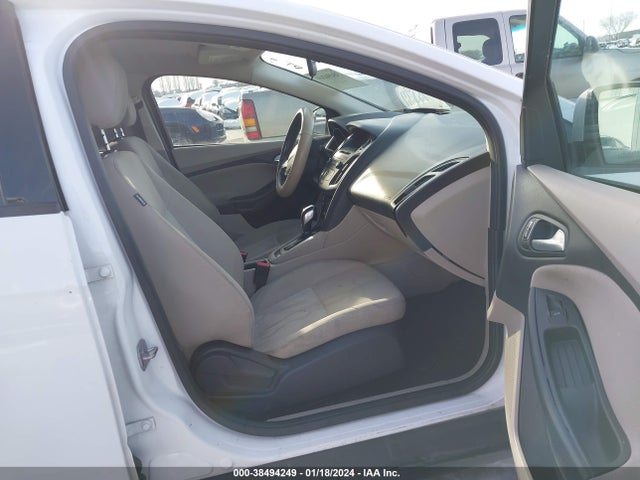 2016 FORD FOCUS SE VIN: 1FADP3K25GL271972