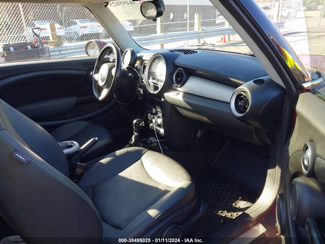 2010 MINI COOPER CLUBMAN WMWML3C55ATX38634 Photo 4