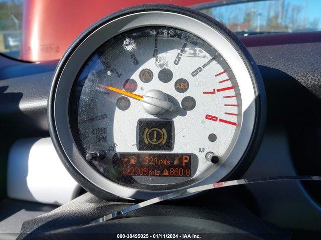 2010 MINI COOPER CLUBMAN WMWML3C55ATX38634 Photo 6