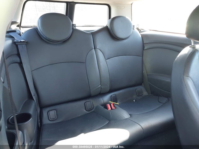 2010 MINI COOPER CLUBMAN WMWML3C55ATX38634 Photo 7