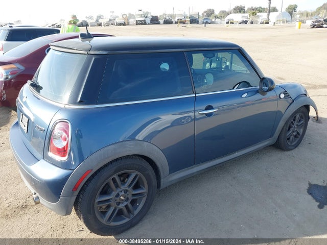 2011 MINI COOPER WMWSU3C53BT182152 Photo 3