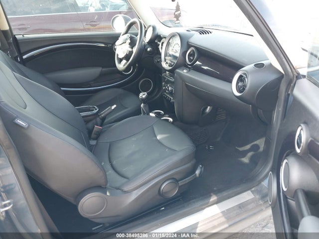 2011 MINI COOPER WMWSU3C53BT182152 Photo 4