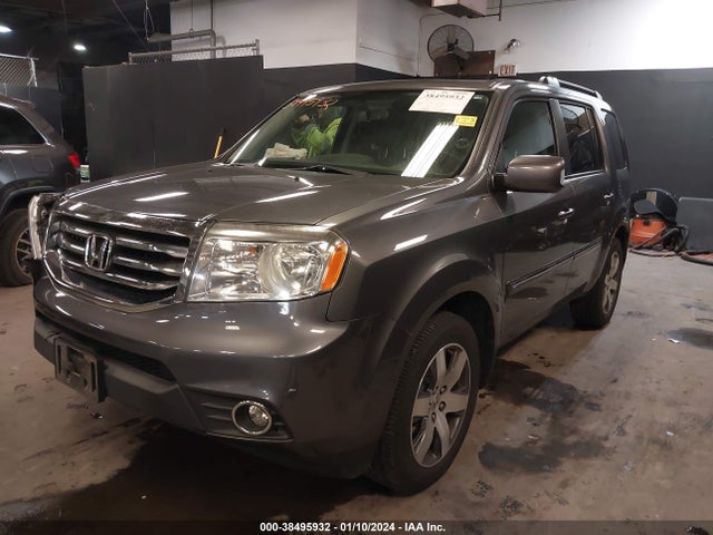 Honda Pilot Touring 2015 5FNYF4H94FB020712 Image 2